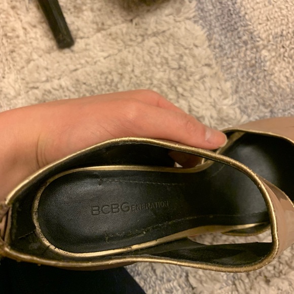 Nude BCBG Platform Heels (8.5) - Picture 4 of 5